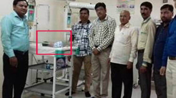 यूपी के ललितपुर स्टेशन का मामला