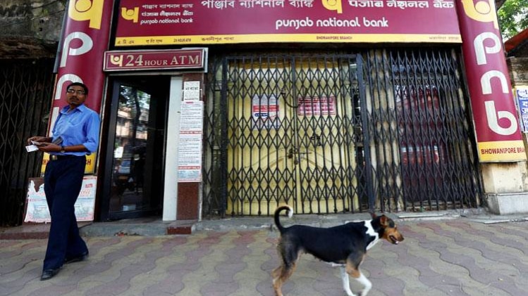 नोटबंदी बोनस की मांंग और मर्जर के विरोध में बंद सरकारी बैंक