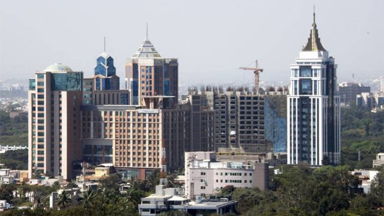 मुंबई-बंगलुरू में कॉमर्शियल स्पेल में तेजी हुई