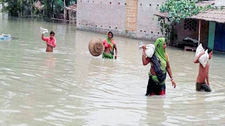 बिहार में बाढ़ से हालात बेहाल 