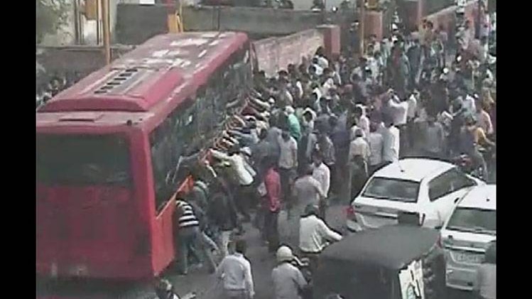 जयपुर में बस ने दो लोगों को कुचला