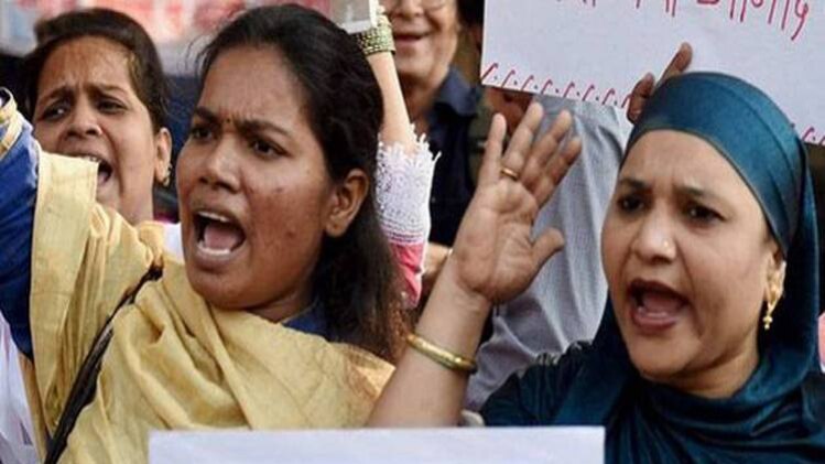 तीन तालाक के खिलाफ मुस्लिम महिलाएं सड़क पर 