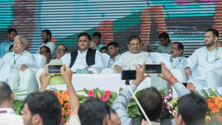 लालू की पटना रैली में जुटे नेता 