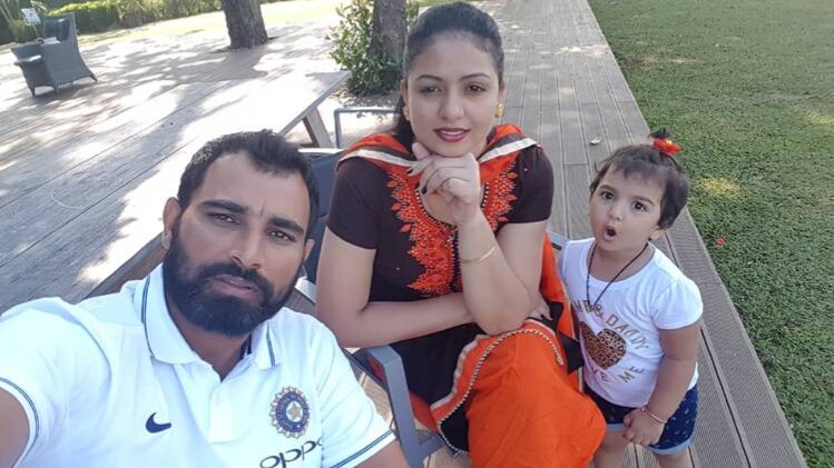 मोहम्मद शमी अपने परिवार के साथ 