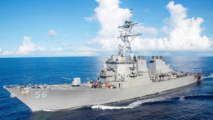 ऑयल टैंकर से टकराया अमेरिकी जंगी बेड़ा