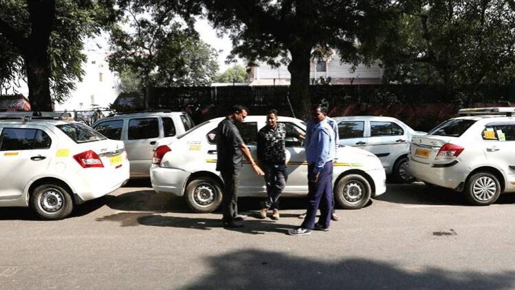 दिल्ली में कैब में चाइल्ड लॉक स्टीकर अनिवार्य