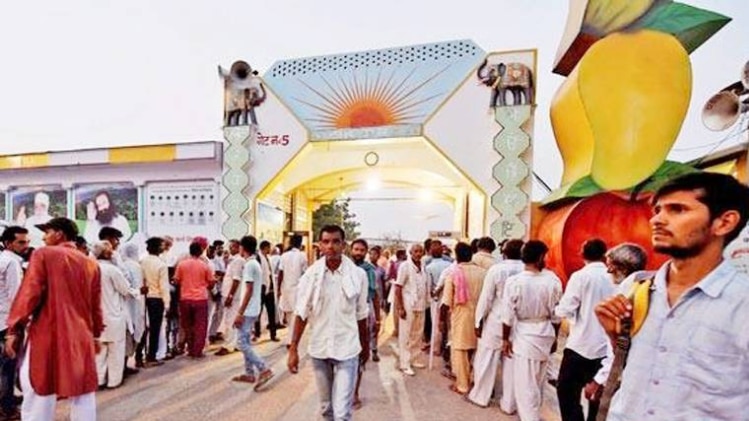 कोर्ट ने डेरा प्रमुख राम रहीम को रेप के जुर्म में 20 साल की सजा सुनाई है