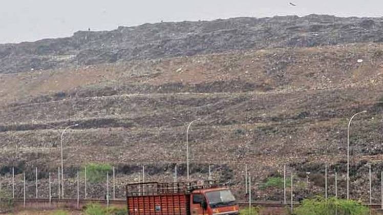 दिल्ली में कचरे के पहाड़