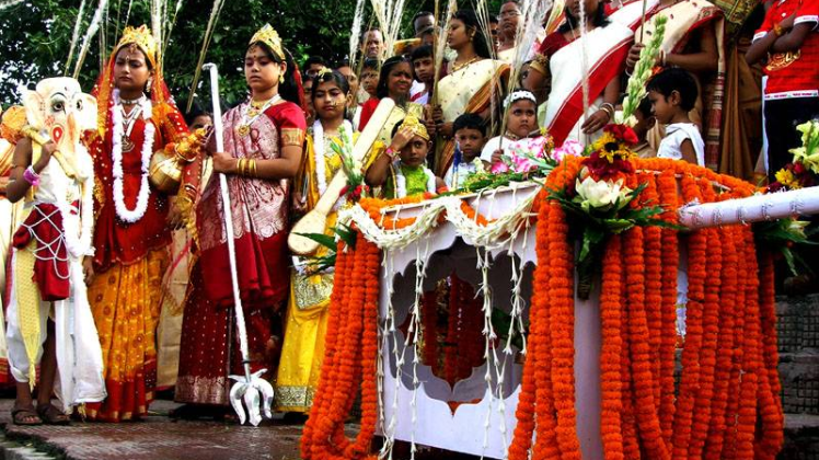 https://akm-img-a-in.tosshub.com/aajtak/images/story/201709/maa_durga_1505801347_749x421.jpeg?size=948%3A533
