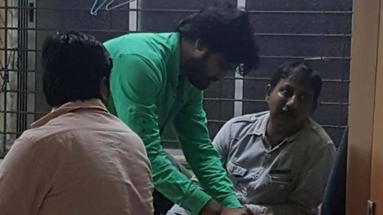 पुलिस स्टेशन में मनोज पाण्डेय