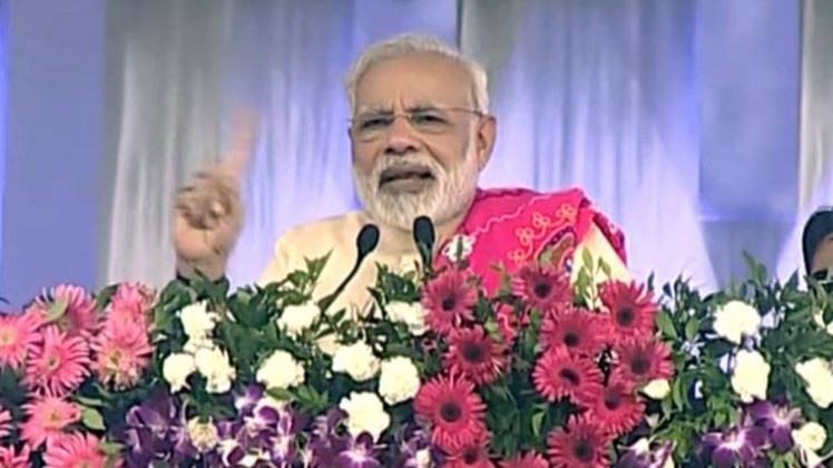 दभोई में प्रधानमंत्री नरेंद्र मोदी 