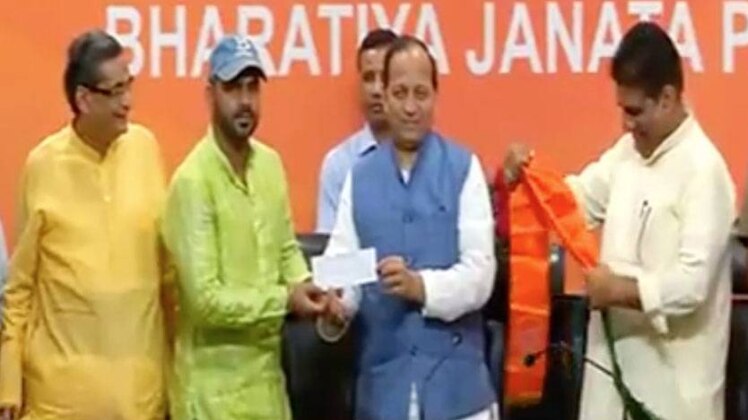 भोजपुरी सिंगर गायक पवन सिंह ने थामा बीजेपी का हाथ, फोटोः बीजेपी लाइव