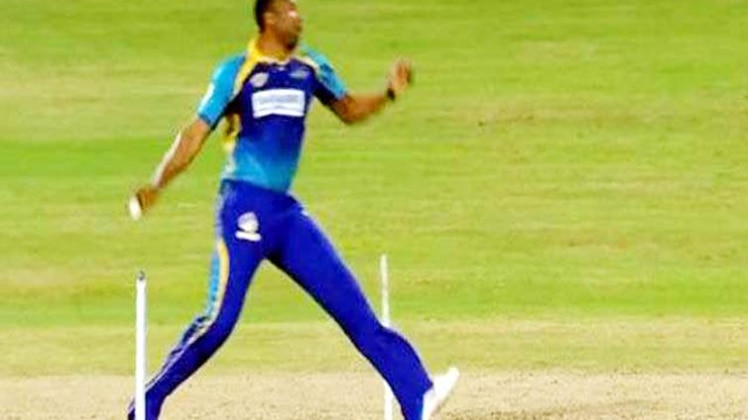 नोबाॉल डालते पोलार्ड