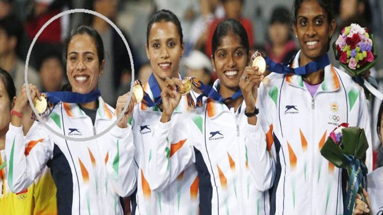  बाएं से प्रियंका पवार, मंदीप कौर, टिंटु लुका और पी राजू. (4×400 रिले गोल्ड) 