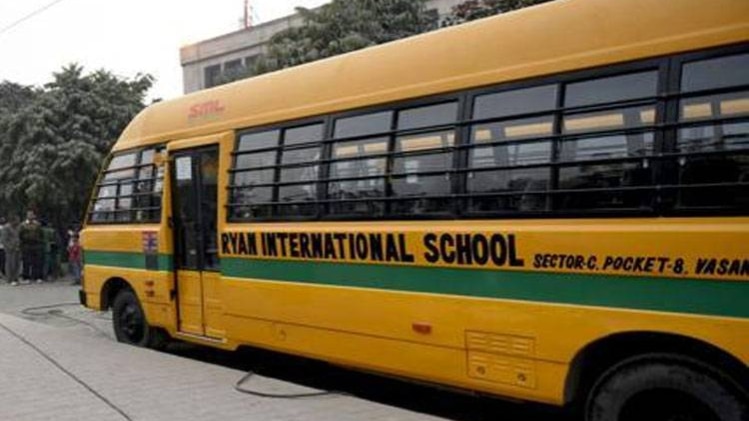 8 स्कूलों की 123 बसें सीज 