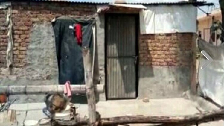 इसी कमरे में परिवार ने खुदकुशी की