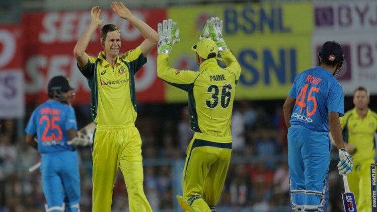 बेहरेनडॉर्फ रोहित शर्मा का विकेट लेते हुए 