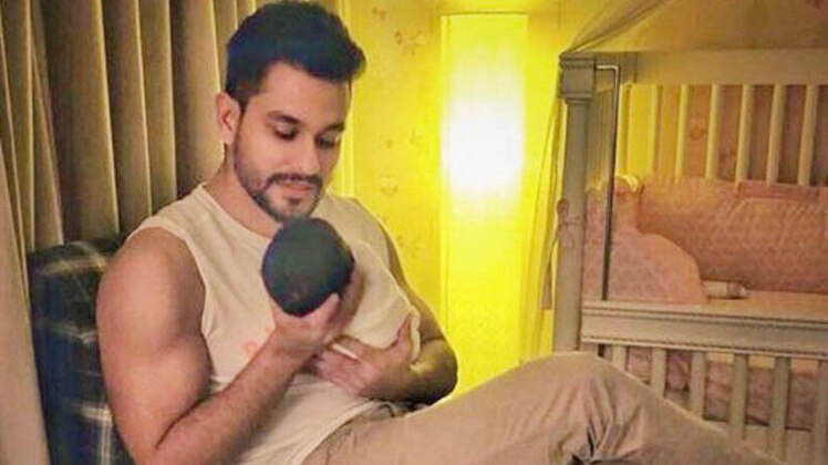 बेटी इनाया के साथ कुणाल खेमू