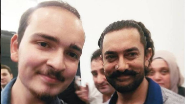 इस्तांबुल में एक फैन के साथ आमिर खान