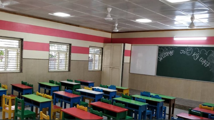 नए क्‍लासरूम का हुआ उद्घाटन 