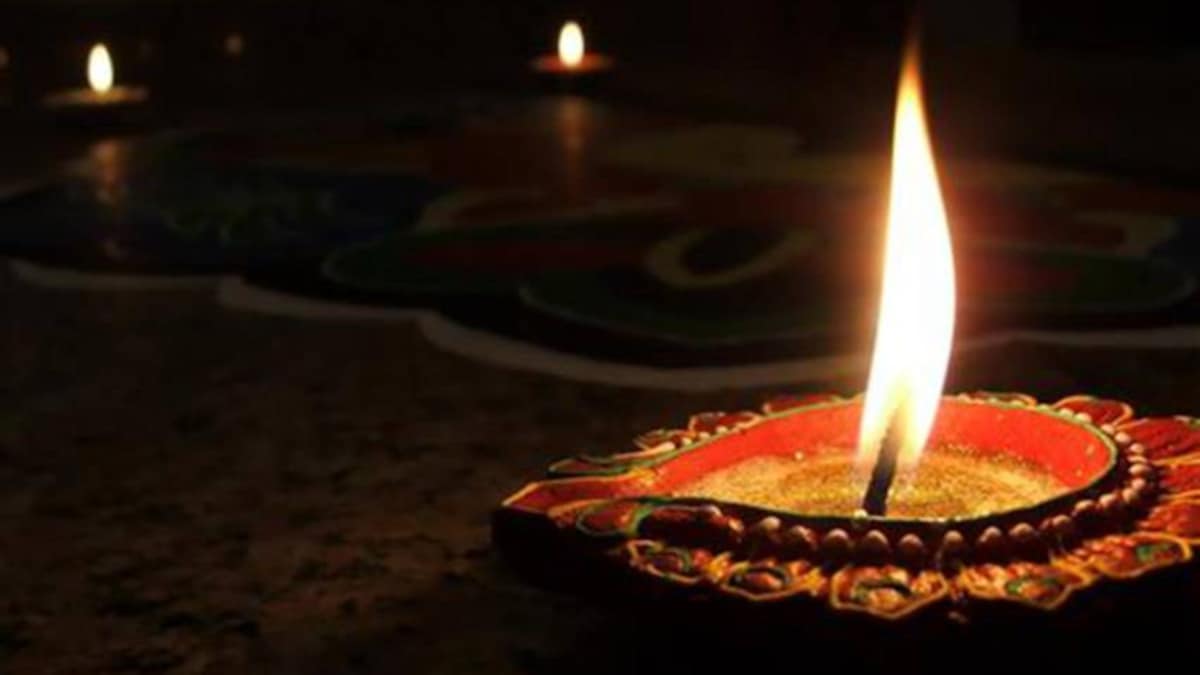 जानिये, घर में क्यों नहीं जलाना ...