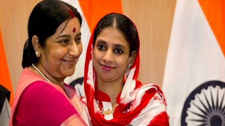 विदेश मंत्री सुषमा स्वराज और गीता