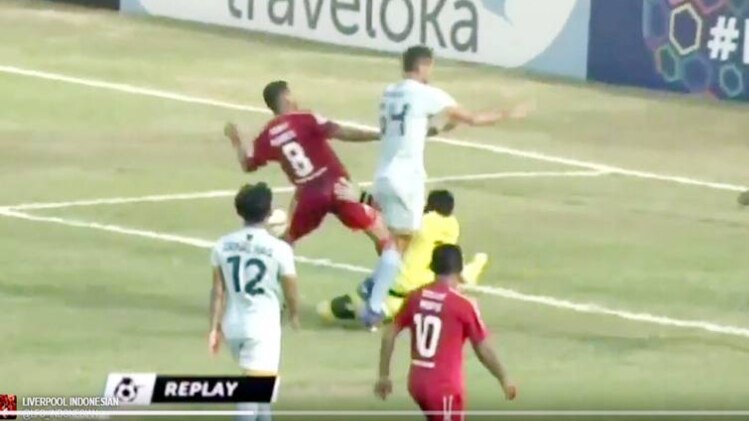 गोलकीपर चोइरुल हु़डा साथी खिलाड़ी से जा टकराए