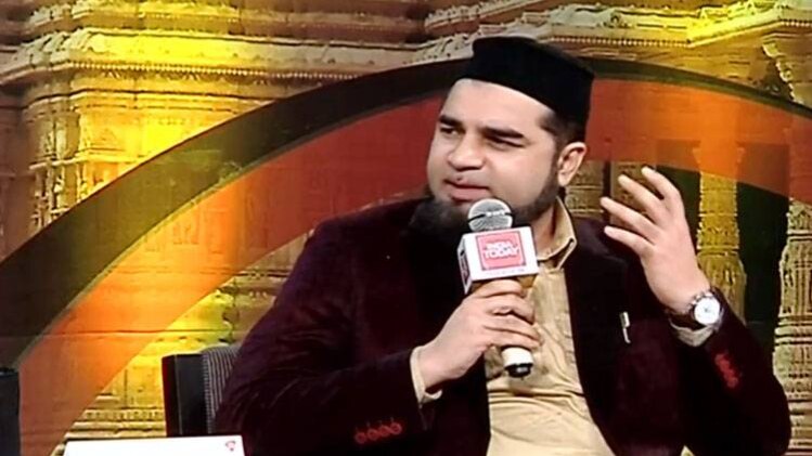 गुजरात पंचायत में उठा सवाल, टोपी पहनने और पहनाने से होगा मुसलमानों का विकास गुजरात पंचायत में उठा सवाल, टोपी पहनने और पहनाने से होगा मुसलमानों का विकास