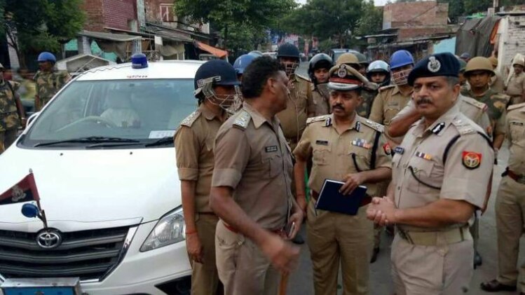 तनाव के बाद इलाके में भारी पुलिस बल तैनात