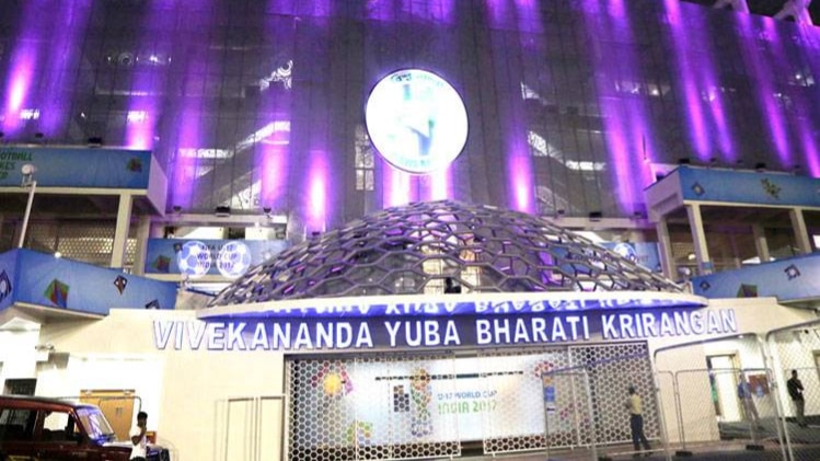 रोशनी में नहाया कोलकाता का सॉल्ट लेक स्टेडियम