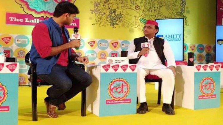 लल्लनटॉप के मंच पर सपा अध्यक्ष अखिलेश यादव 