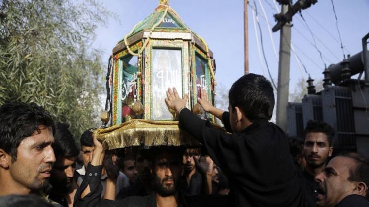 मुहर्रम पर ताजिया भी निकाला जाता है 