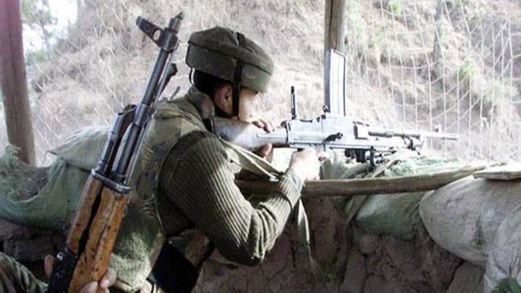 फाइल फोटोः पाकिस्तानी फायरिंग का भारतीय सेना ने दिया मुंहतोड़ जवाब 