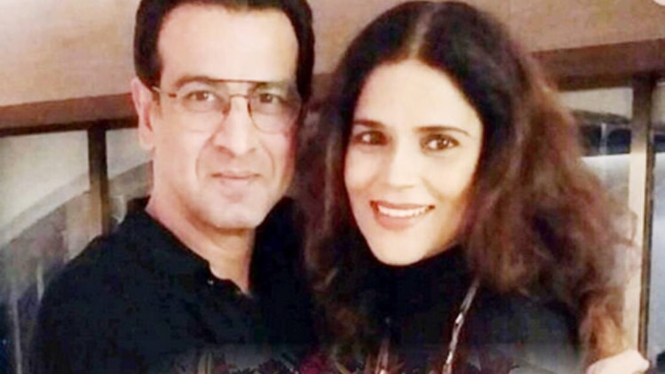 रोनित रॉय पत्नी के साथ 