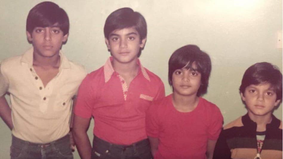 Salman (left) with Arbaaz next to him, then Alvira and Sohail (in the right.)