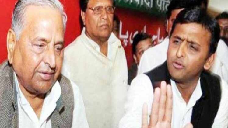 मुलायम सिंह और अखिलेश यादव.