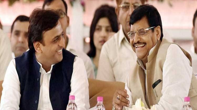 अखिलेश यादव और शिवपाल यादव की फाइल फोटो(क्रेडिट- PTI)