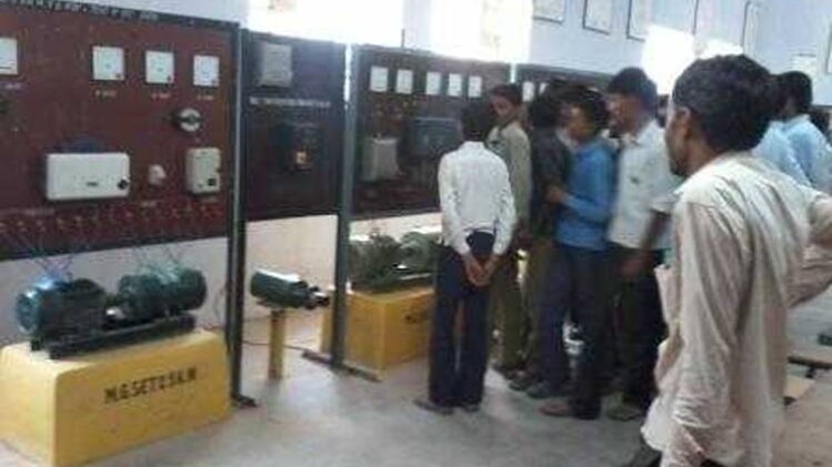 प्रशिक्षण के कई सेंटर बंद