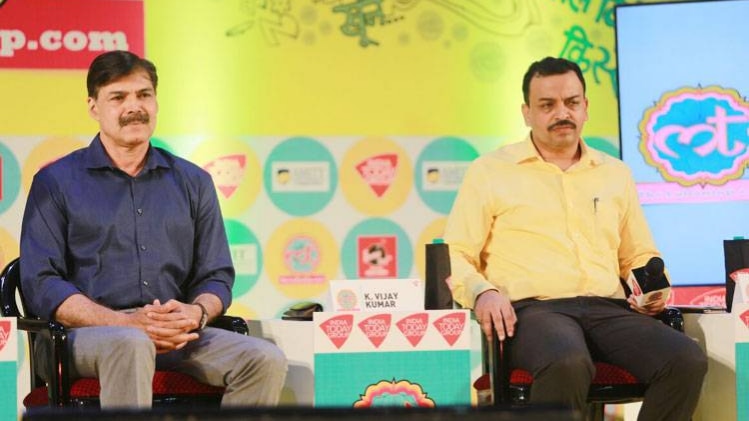 आईपीएस के विजय कुमार और अमिताभ यश