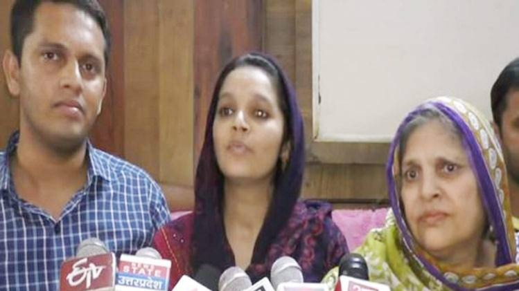 अंजुम सैफी अपने परिवार के साथ.