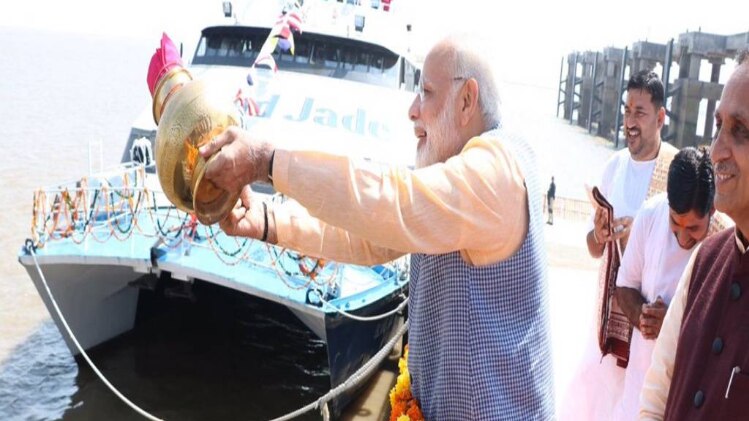 पीएम मोदी ने कई परियोजनाओं का किया उद्धाटन