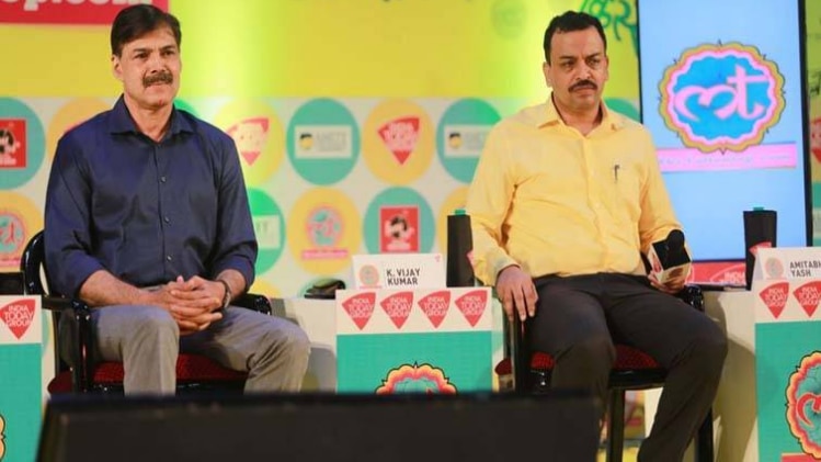 विजय कुमार के साथ अमिताभ यश