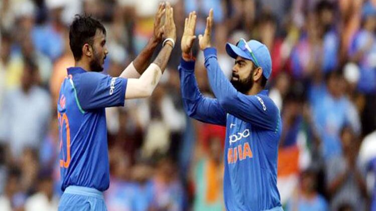 अक्षर पटेल और विराट कोहली