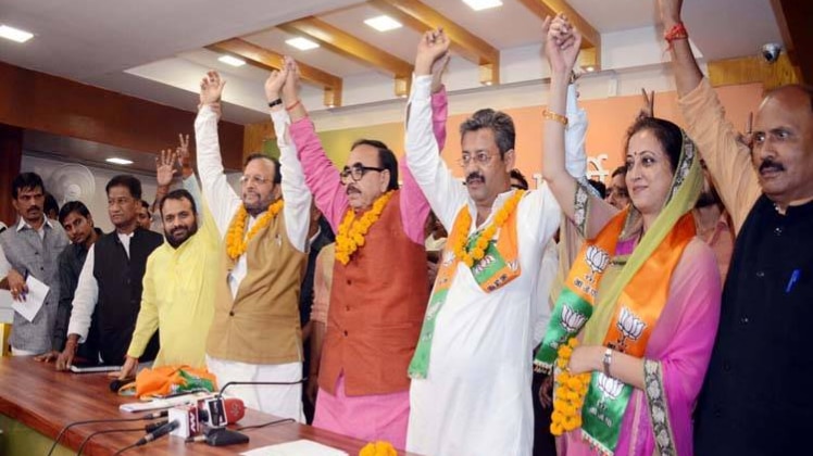 बीजेपी प्रदेश अध्यक्ष महेंद्र नाथ पांडेय और जयेश प्रसाद