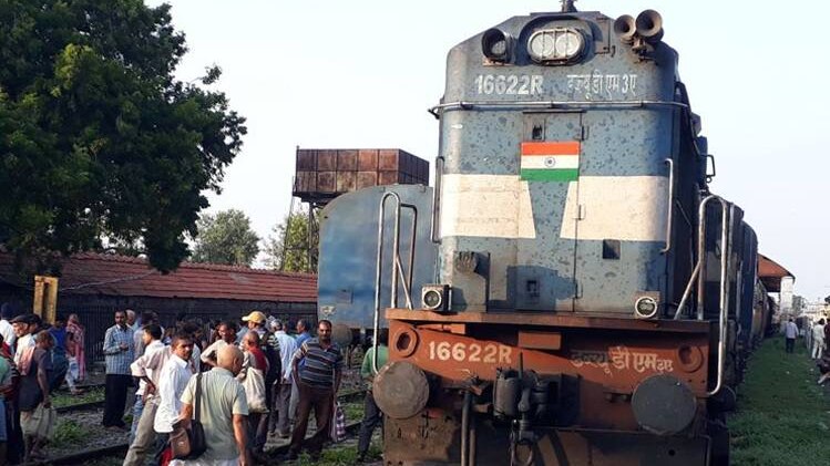 लेबर ट्रेन का परिचालन हुआ बंद 