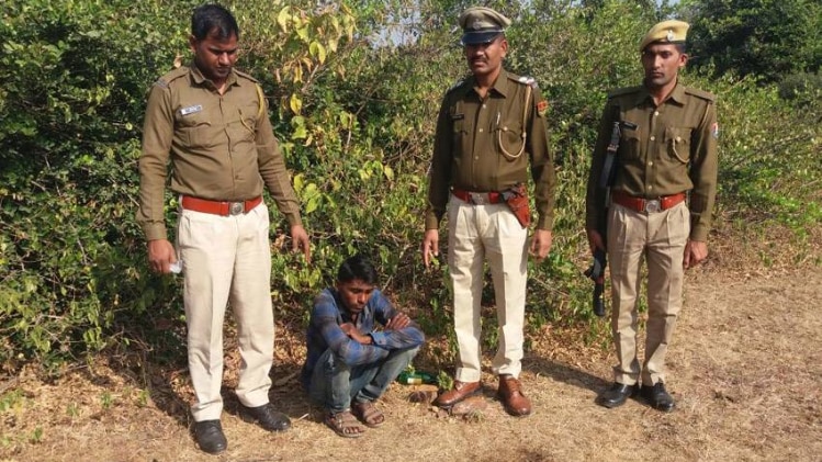 शारीरिक संबंध बनाते वक्त आरोपी ने महिला का गला काट दिया