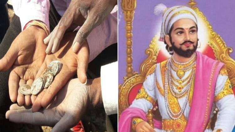 खुदाई में निकले चांदी के सिक्के. 