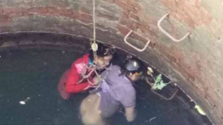 कुएं में पिता-पुत्री का शव. 