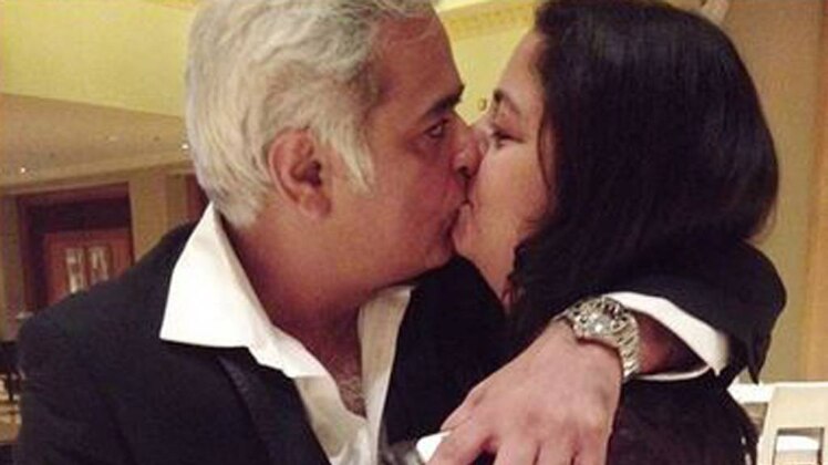 हंसल मेहता पत्नी को किस करते हुए