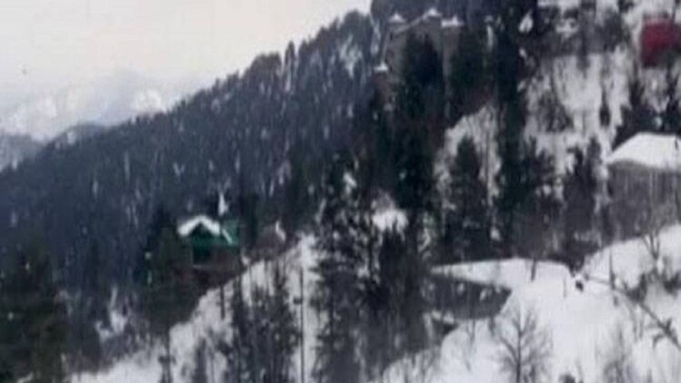 हिमाचल में पारा शून्य से नीचे, रोहतांग दर्रा में वाहनों की आवाजाही बंद